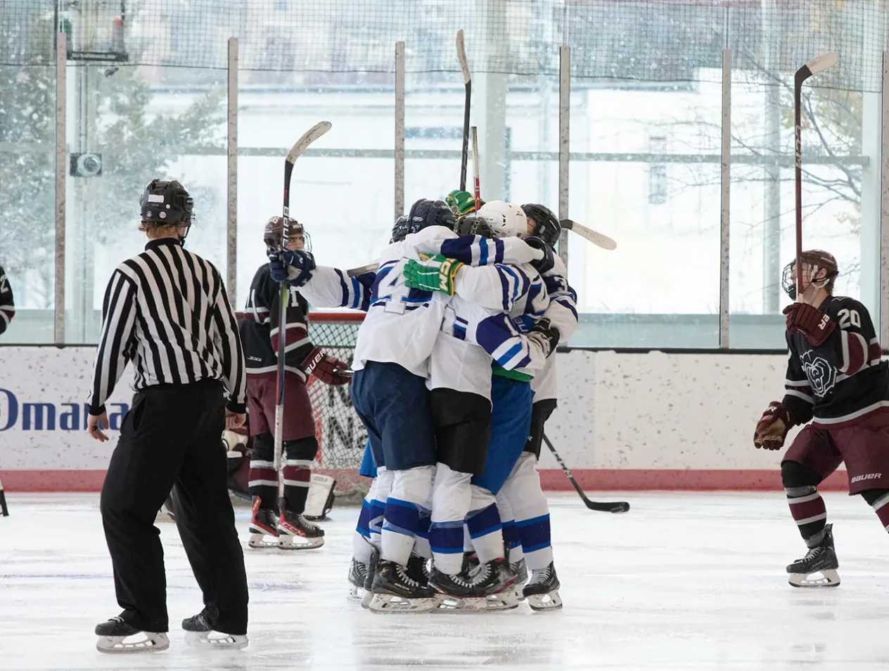 Club hockey team hug